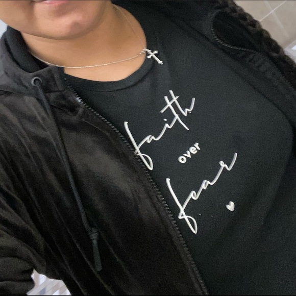 Faith Over Fear tee - Picture 2 of 5